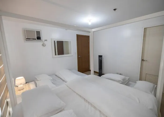 A2j Luxury 1br Balcony Venice Near Malls Manila
