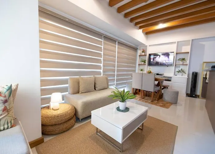 A2j Luxury 1br Balcony Venice Near Malls Apartment Manila