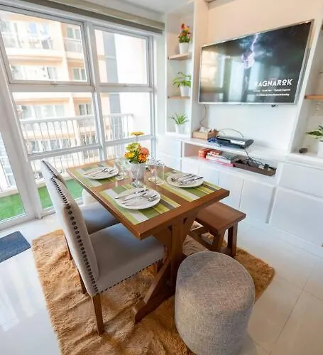 A2j Luxury 1br Balcony Venice Near Malls * Manila