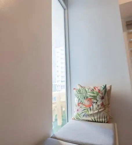 A2j Luxury 1br Balcony Venice Near Malls Apartment Manila