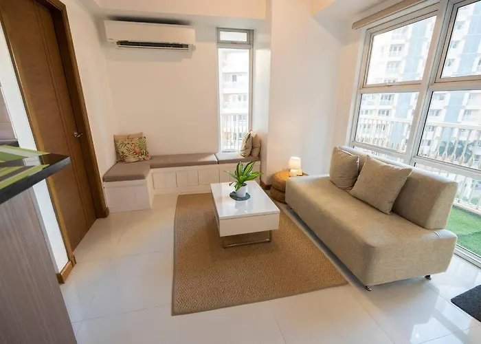 Apartment A2j Luxury 1br Balcony Venice Near Malls Manila
