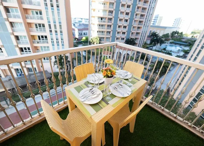 A2j Luxury 1br Balcony Venice Near Malls Apartment Manila