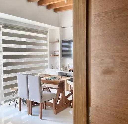 A2j Luxury 1br Balcony Venice Near Malls * Manila