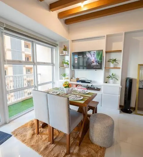 Apartment A2j Luxury 1br Balcony Venice Near Malls Manila