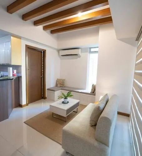 Apartment A2j Luxury 1br Balcony Venice Near Malls Manila